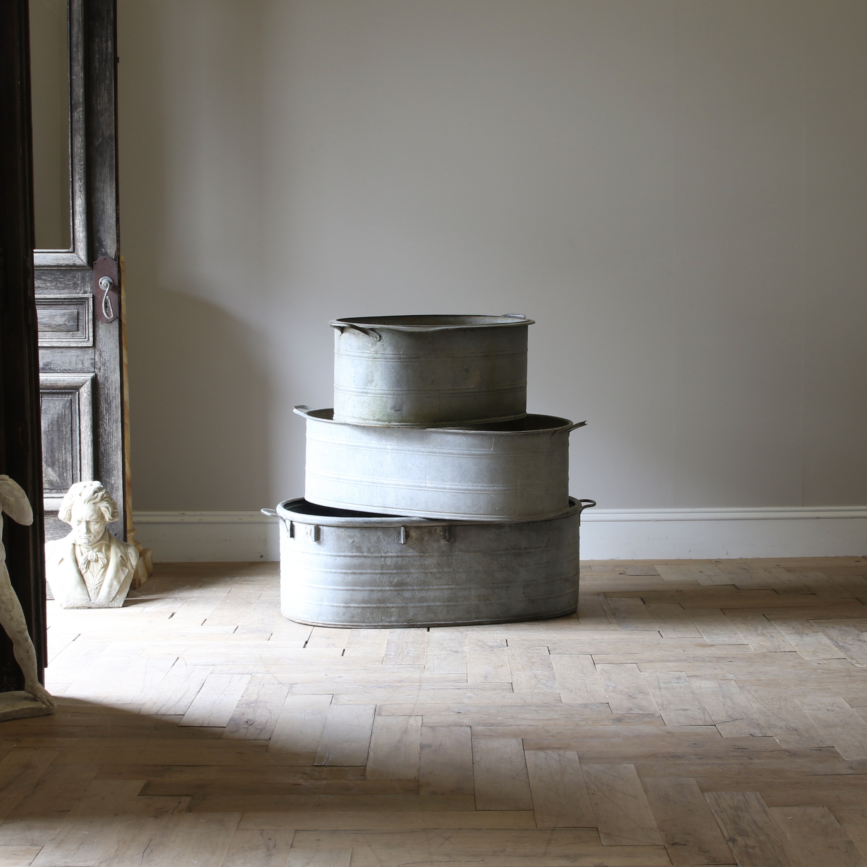 152-47 - Zinc Planters